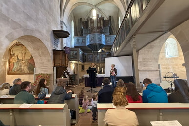 Krabbelgottesdienst und 25 Jahre Purzeltreff